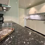 3 Bedroom Beautiful In 펜션 *