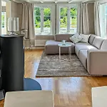 3 Bedroom Beautiful In * 륑달